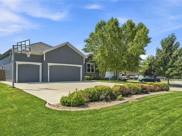 25069 W 150th Ter, Olathe, KS 66061