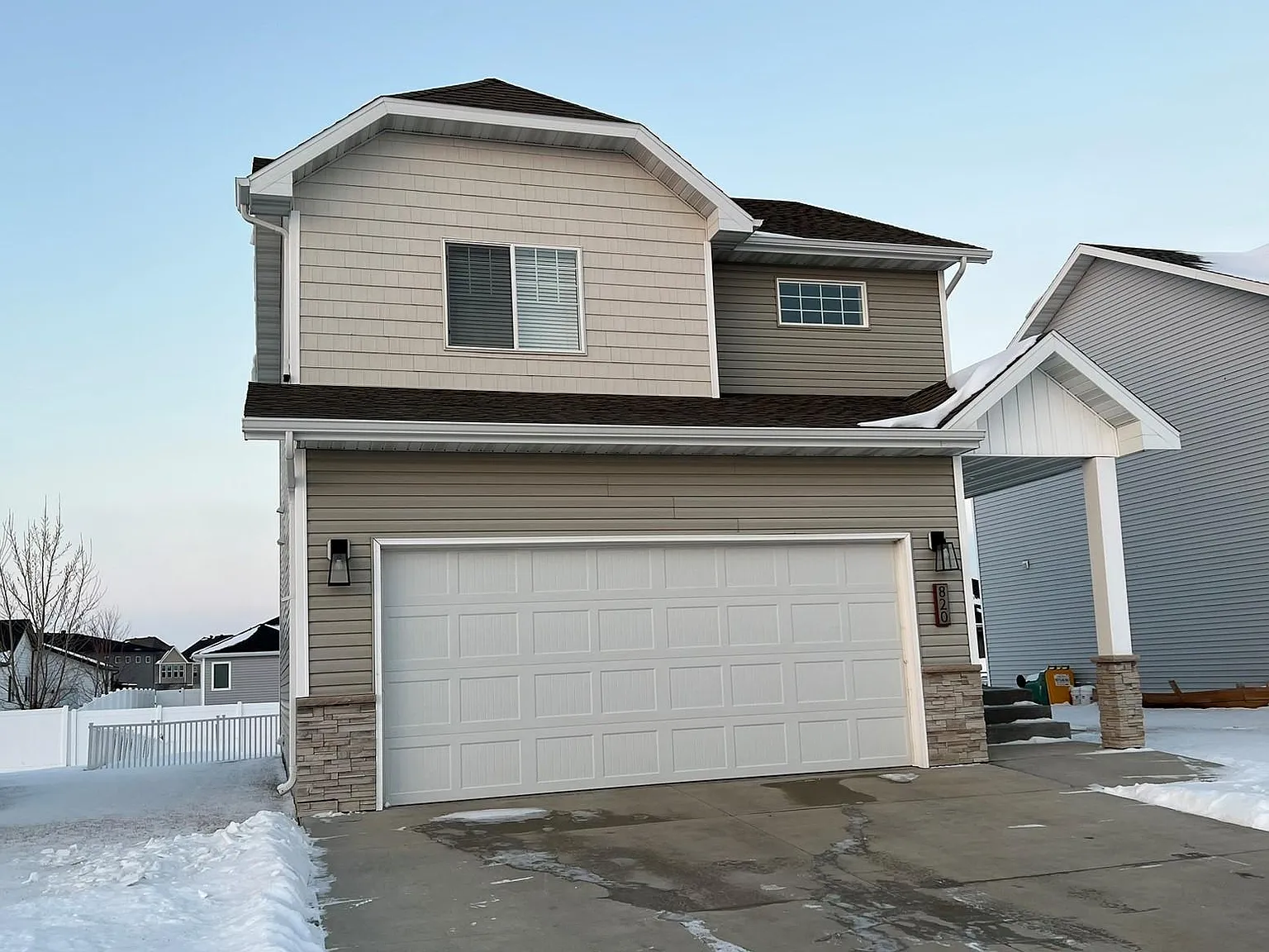 820 Cathy Dr W — Photo 2
