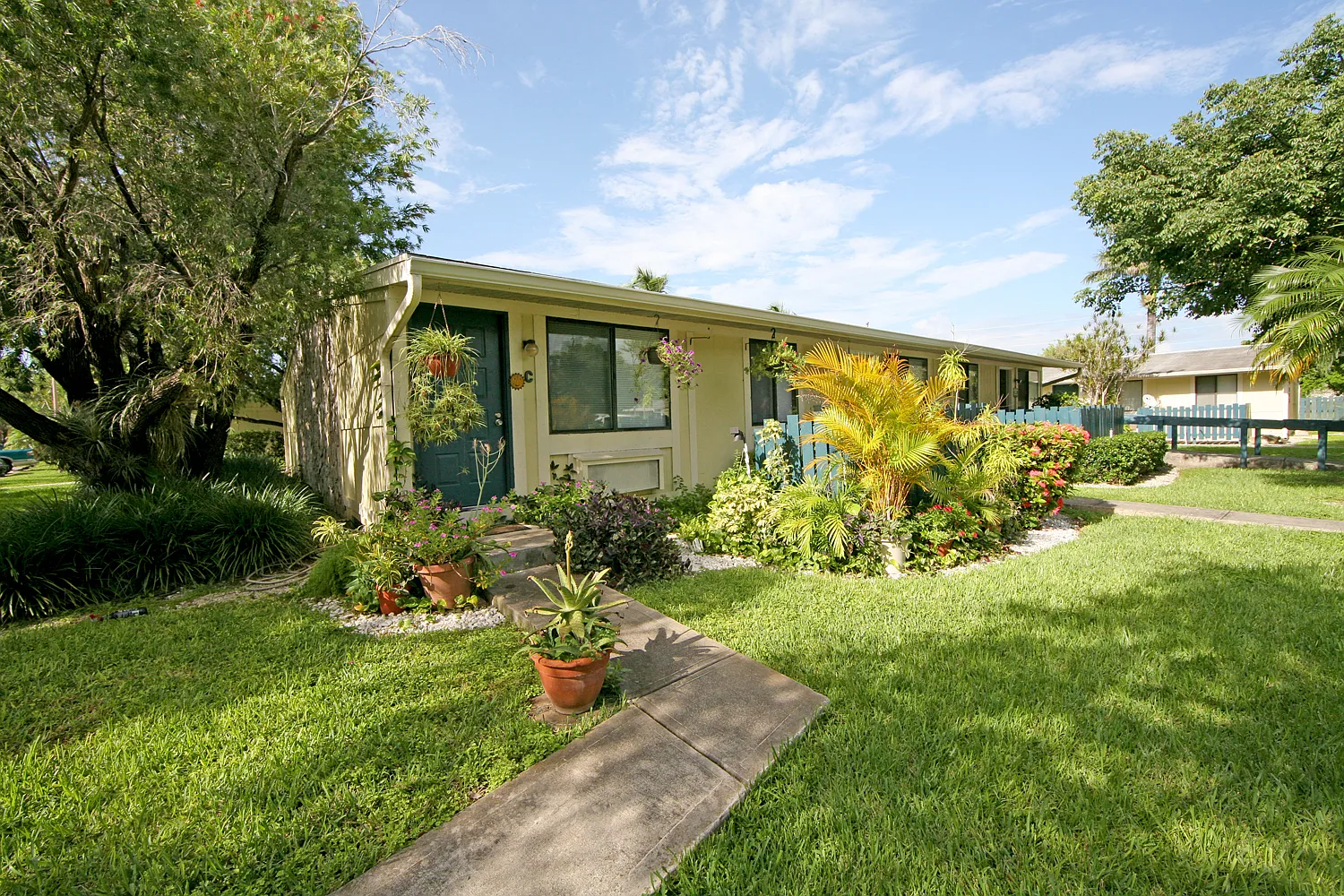 Mango Way Apartments — Photo 1