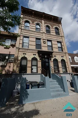 Rented by EXR | media 18