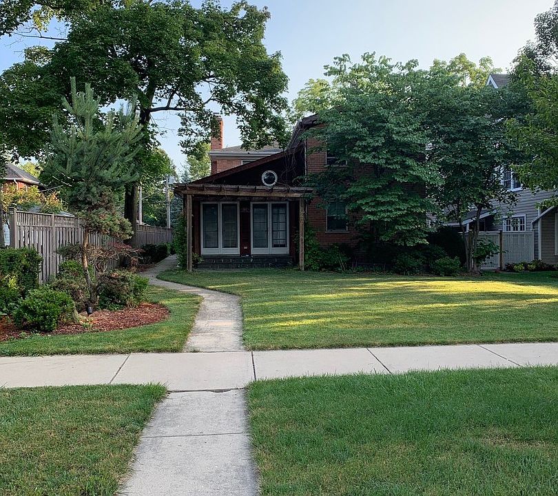 2nd image of 2437 Simpson St