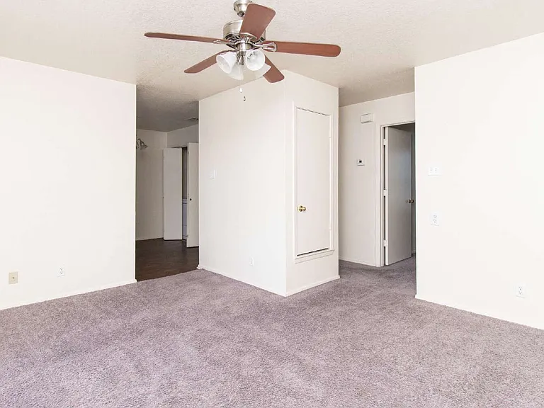 2014 Cedarhill Dr #C — Photo 2