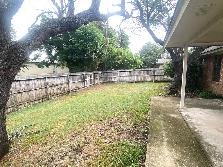 1703 Tanglewood Dr — Photo 33