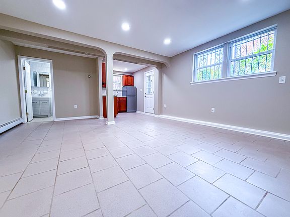 4th image of 75-15 Ditmars Blvd #1