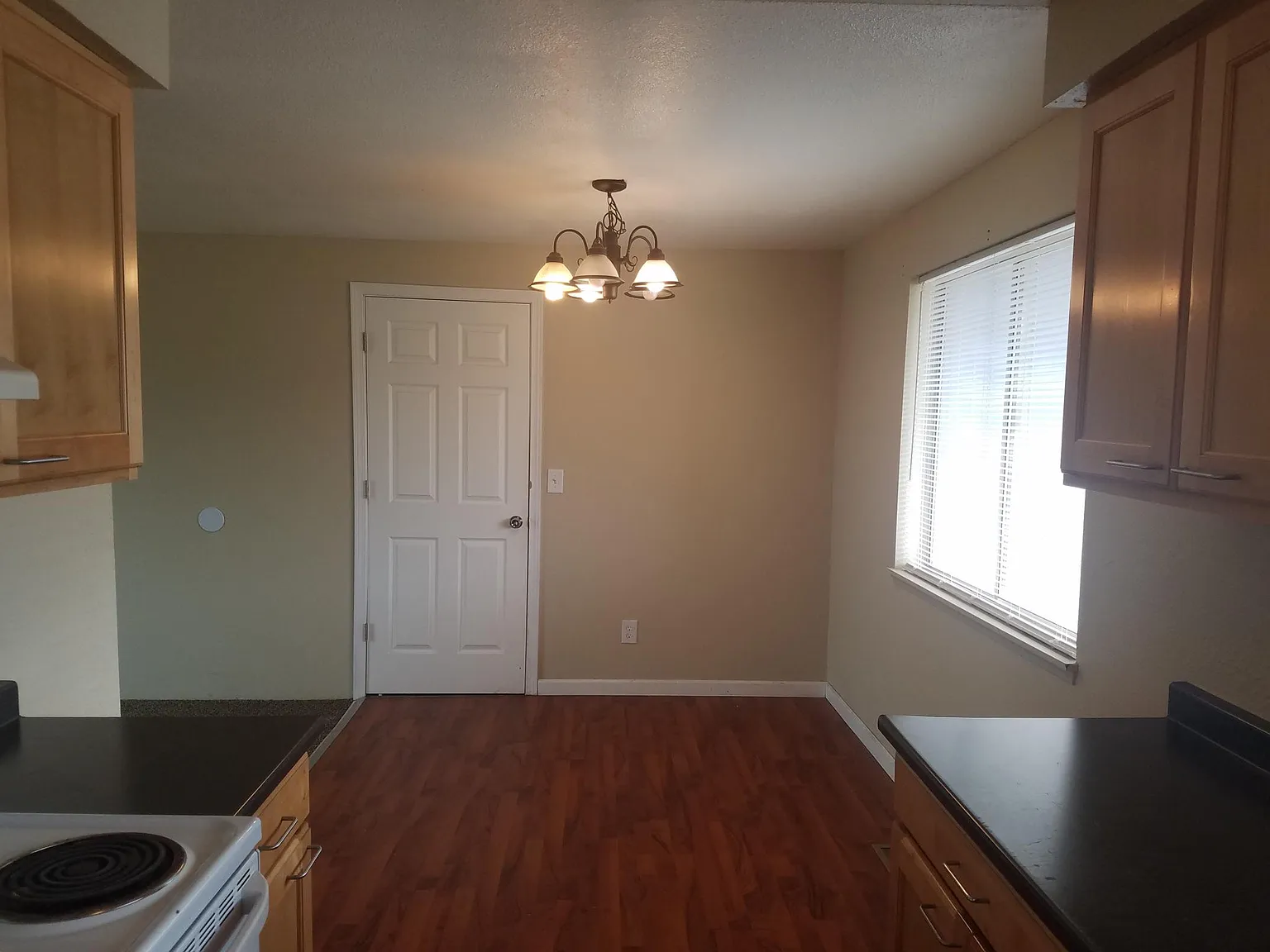 3 bed, 1012 sqft, $1,680 — Photo 3
