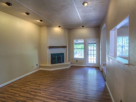 3rd image of 16416 Knottingham Dr