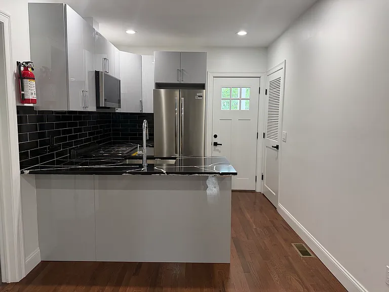 24 Dean St — Photo 31