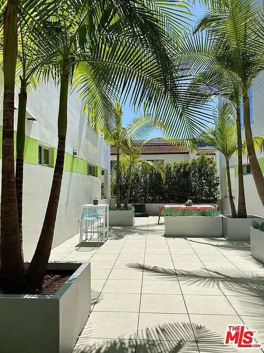 2 bed, 2.0 bath, 1230 sqft, $5,400 — Photo 3
