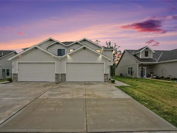 206 Walker St, Smithville, MO 64089