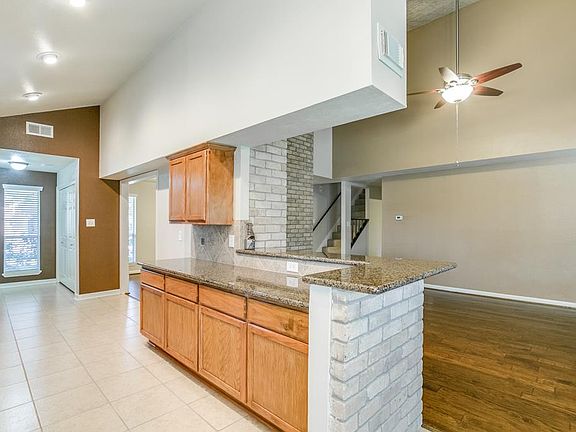 5th image of 15635 Thornbrook Dr