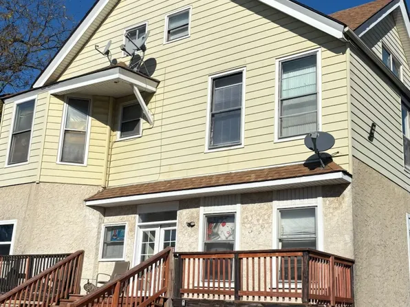 305 Pyott Rd #202, Lake In The Hills, IL 60156