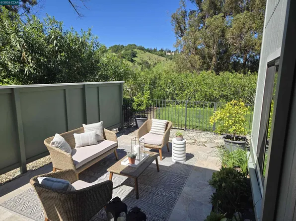 1124 Singingwood Ct APT 2, Walnut Creek, CA 94595