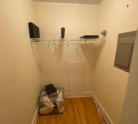 3rd image of 3222 N Kenmore Ave #3