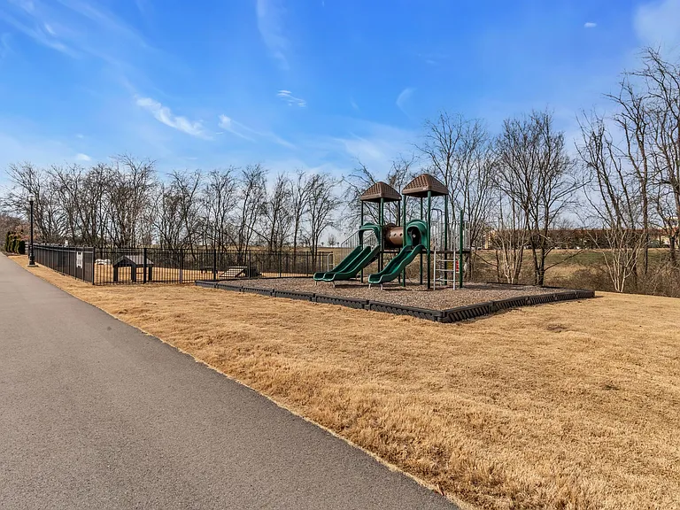 426 Kinnard Dr — Photo 15