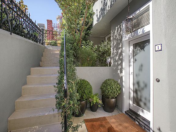 5th image of 860 Waller St APT 1