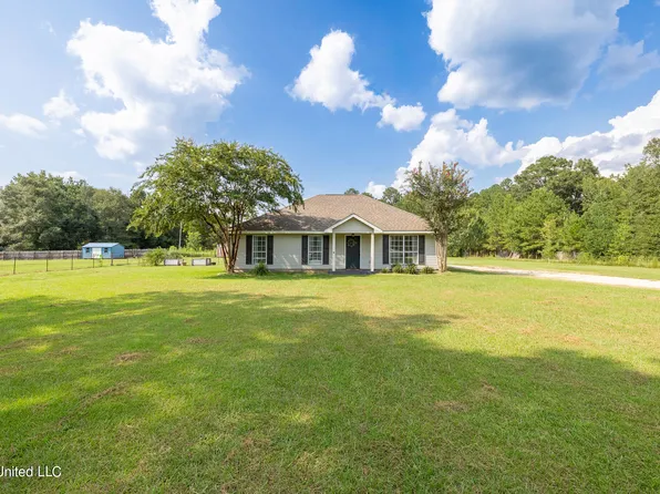 46 Leo Eaves Rd, Picayune, MS 39466