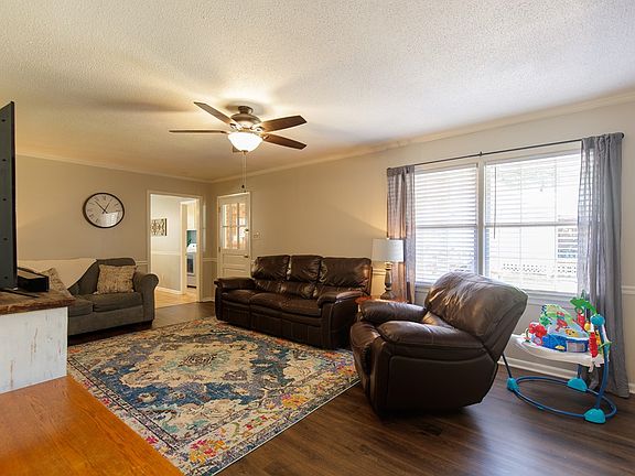 4th image of 1109 Linda Dr
