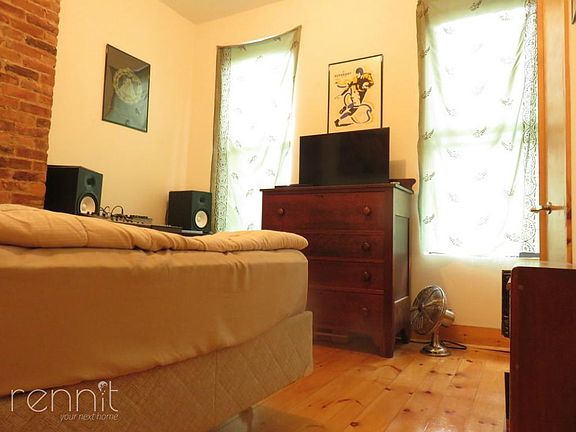 5th image of 1056 Willoughby Ave APT 3F