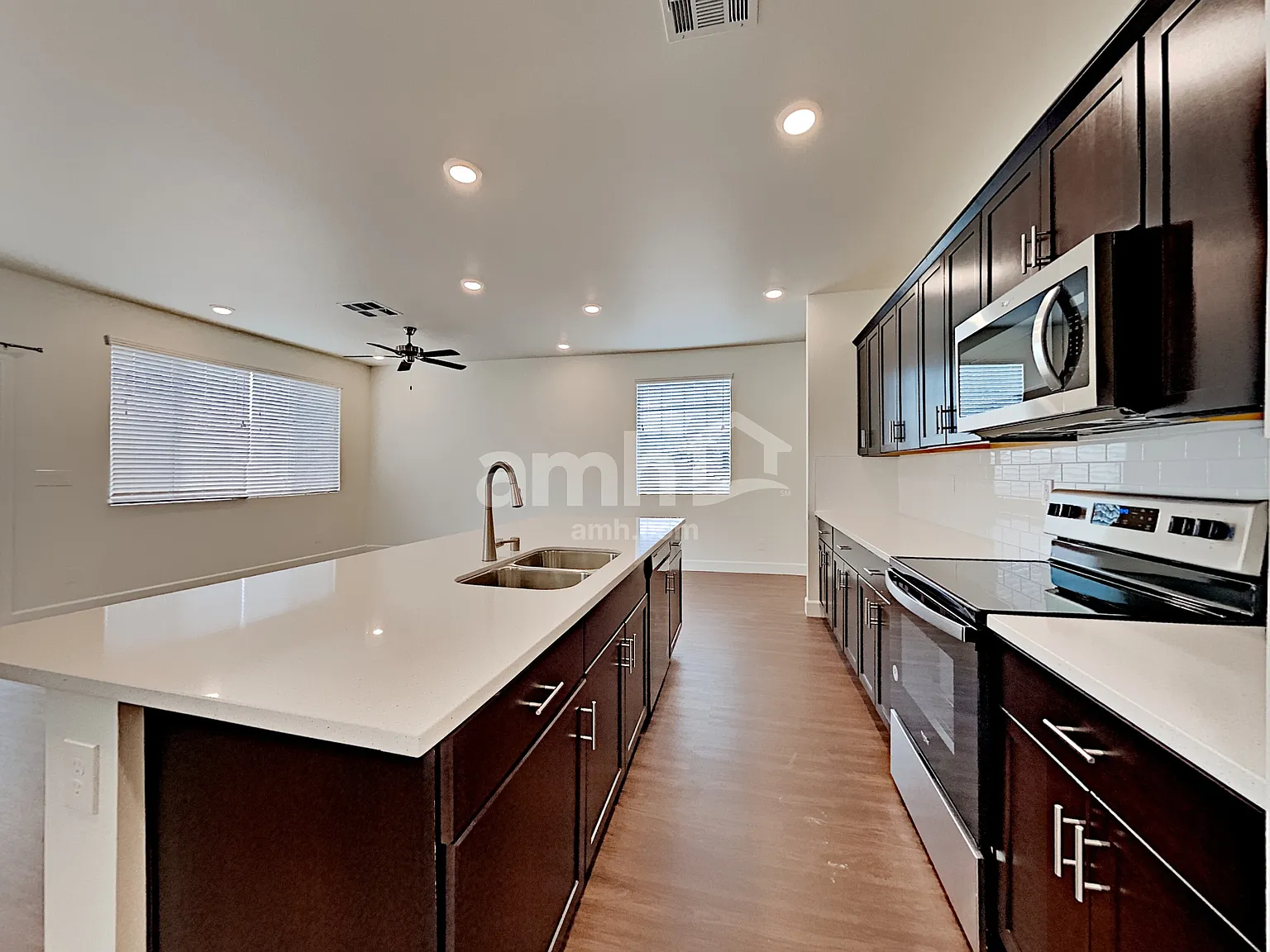 4 bed, 2.5 bath, 2113 sqft, $2,430 — Photo 3