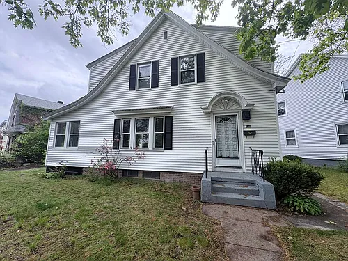 150 Crescent St Photo 1