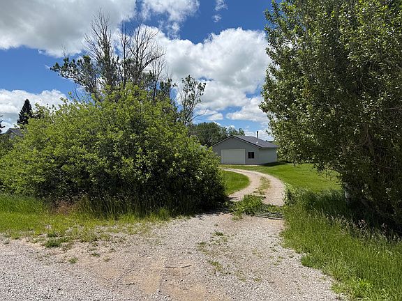 2nd image of 1650 Glengary Rd