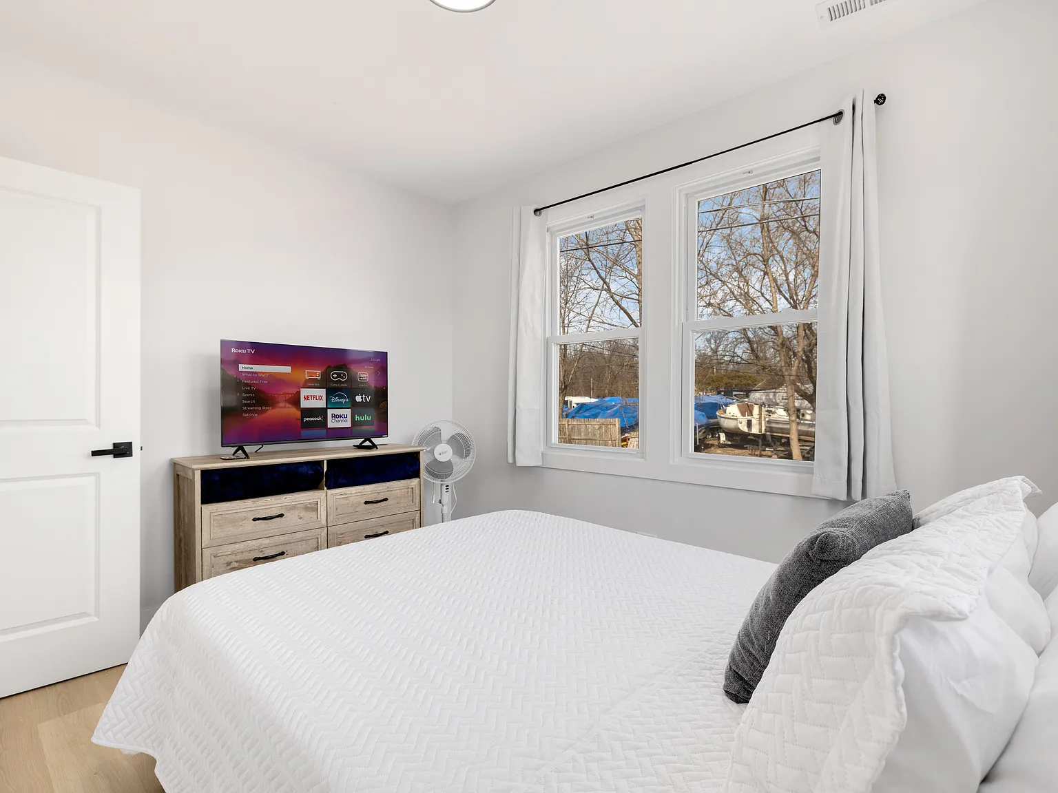 4 bed, 1260 sqft, $8,900 — Photo 4