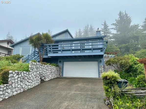 735 Prefontaine Dr, Coos Bay, OR 97420