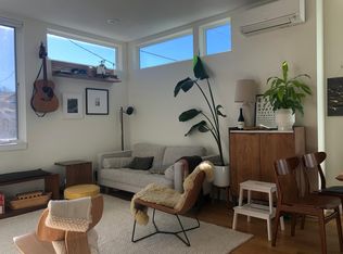 1416 E North 46th St, Seattle, WA 98103