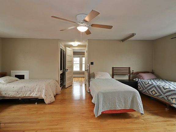 5th image of 347 Saint Clair Ave