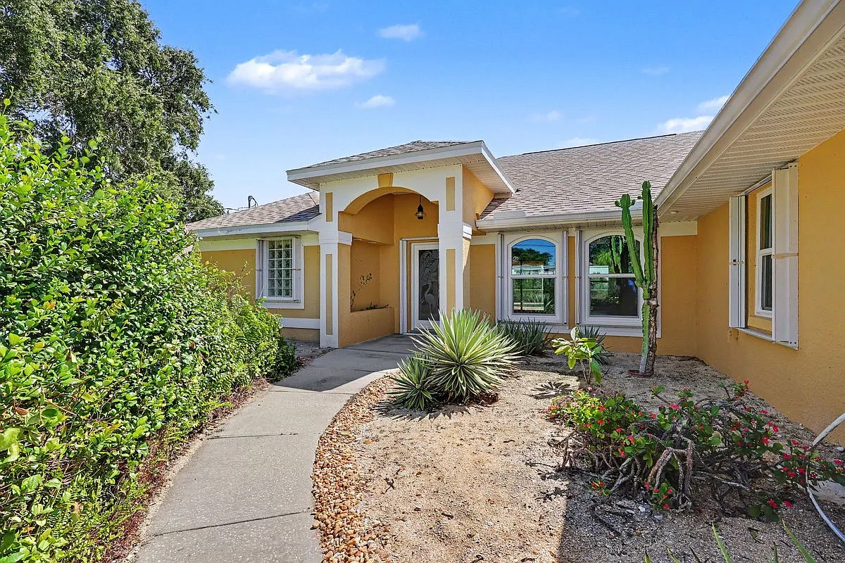 3 bed, 2.0 bath, 1933 sqft, $3,500 — Photo 1