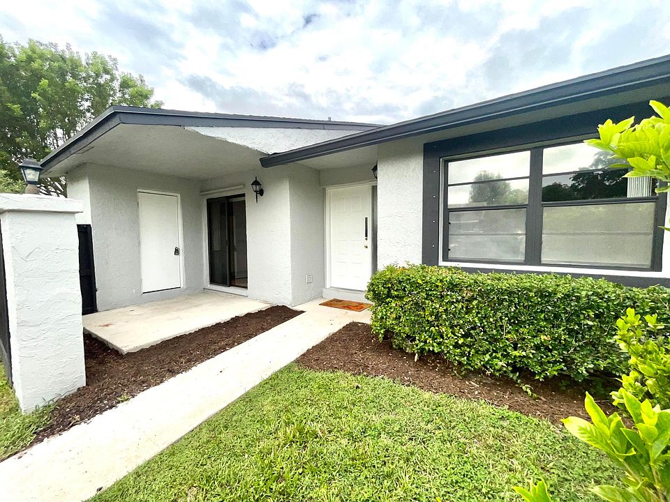 1st image of 82 Westecunk Drive