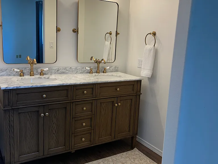 654 E Maple Pl — Photo 8