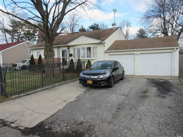 244 Brooklyn Ave, Westbury, NY 11590