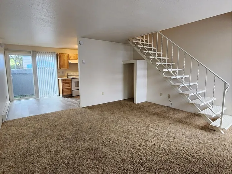 380 SW Tunison Ave #2-4 — Photo 5