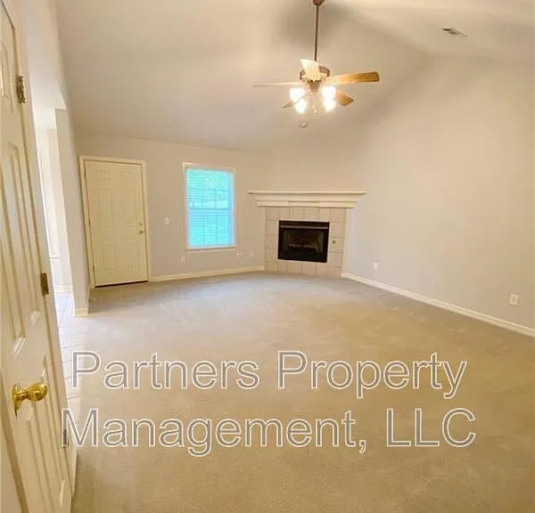 1633 S Tally Ho Dr — Photo 3
