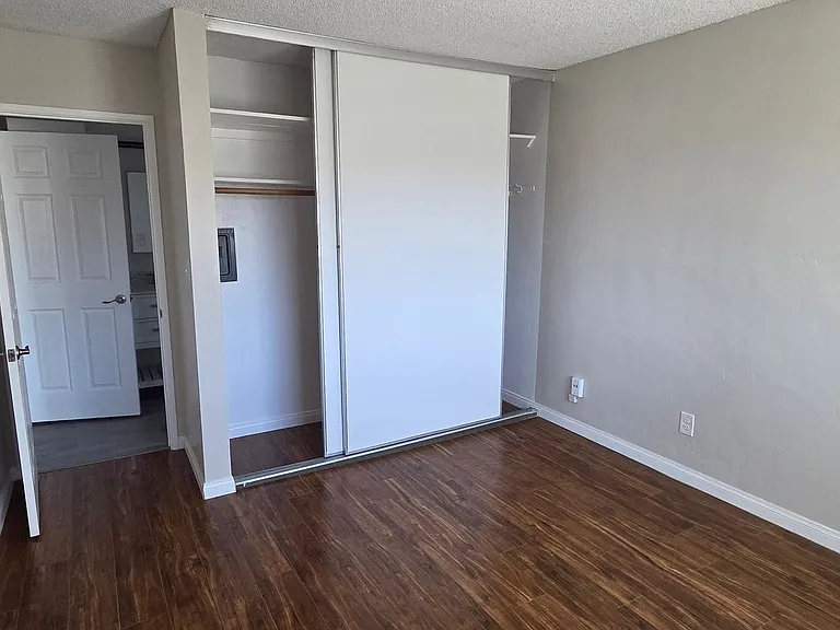 Villa West Apartments — Photo 8