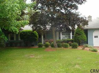 54 Oriole Ave, West Sand Lake, NY 12196