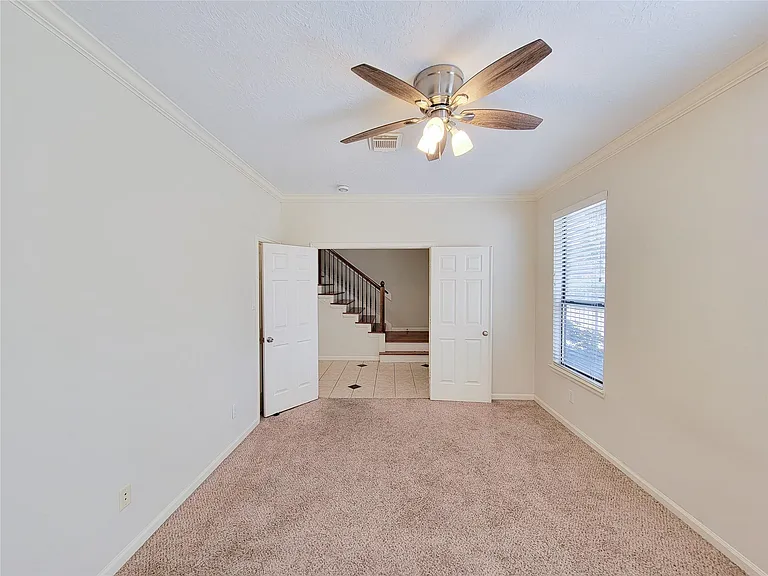 604 Reinerman St — Photo 4