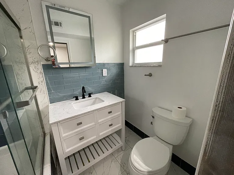 224 6th Ave N #12 — Photo 7