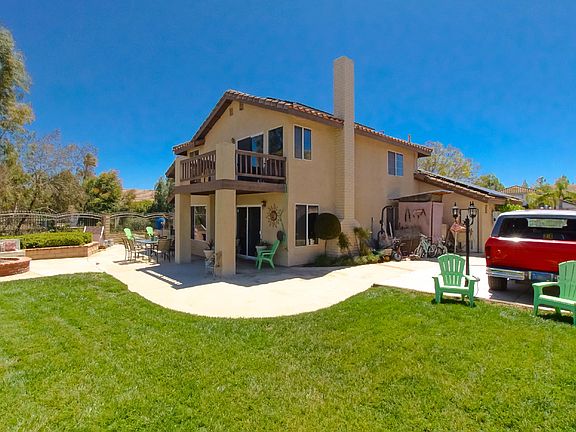 Covered patio and firepit