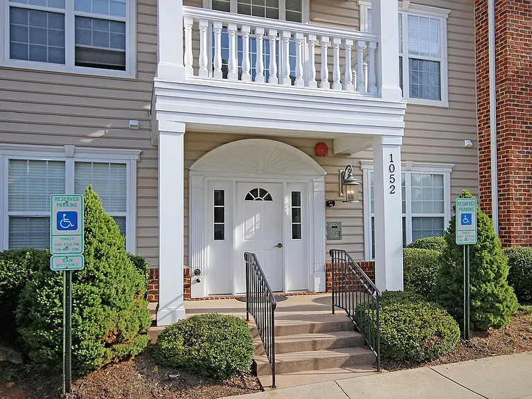 1052 Glenwood Station Ln #201 — Photo 17