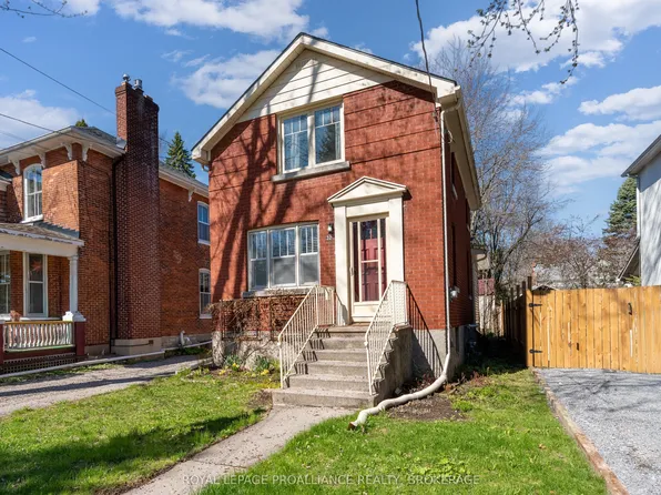 32 Livingston Ave, Kingston, ON K7L 4L2