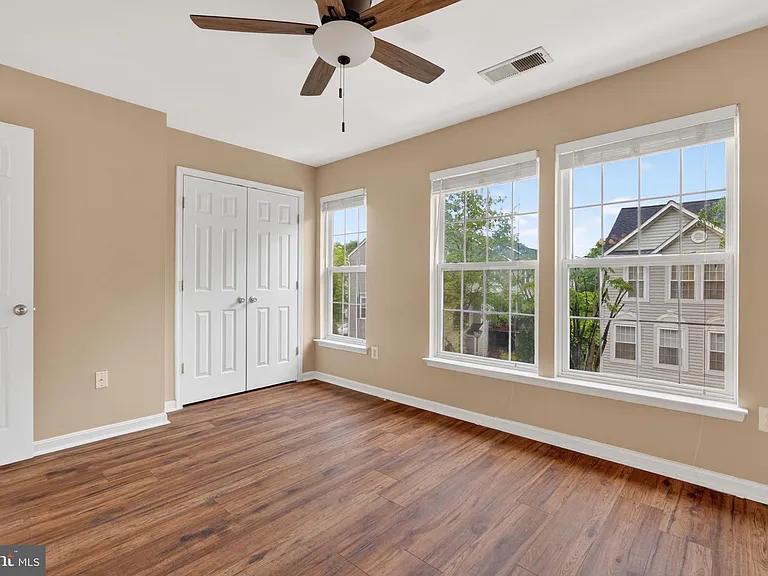 13810 Fareham Ln — Photo 17