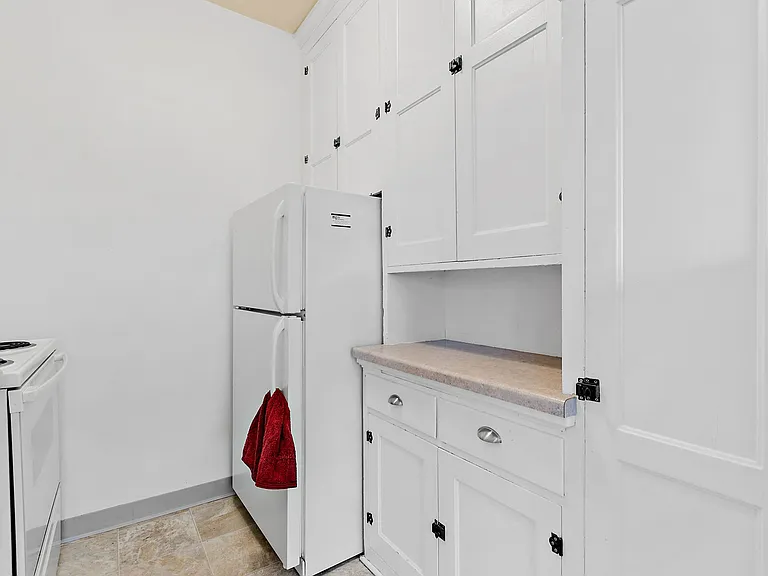 Hillside Apartments — Photo 8
