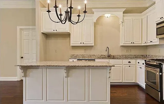 Beautiful Home off Bluebonette and Perkins — Photo 3