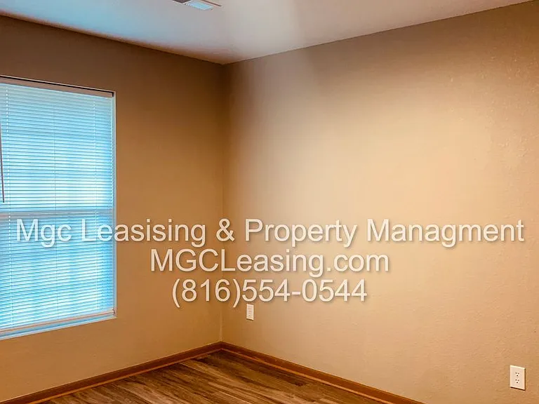 204-206 NW Parker Dr — Photo 10