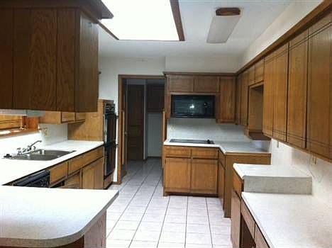 3rd image of 612 SW 63rd Ter