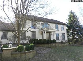 7520 River Oaks Trl, Gates Mills, OH 44040