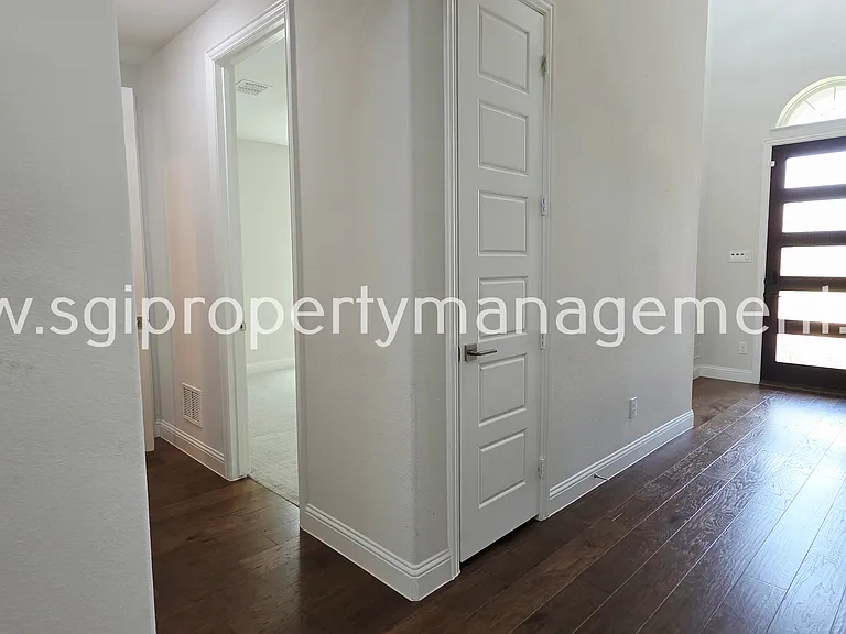 10870 Grayhead Dr — Photo 3