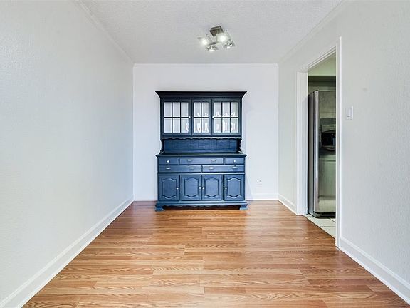 3rd image of 2229 Mimosa Dr APT 9